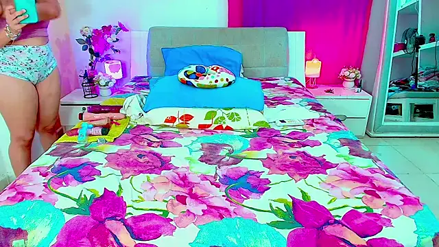 Snapshot of Kendralove31xxx chatting on October 20, 2:45 am Kendralove31xxx online show from October 20, 2:45 am