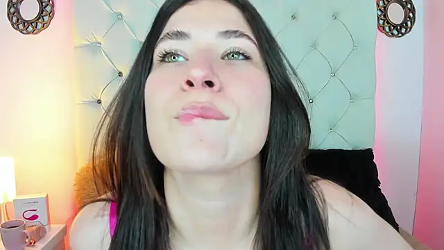Snapshot of ValeryLovee chatting on December 6, 8:37 am ValeryLovee online show from December 6, 8:37 am