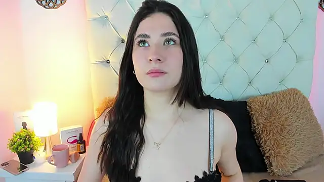 Snapshot of ValeryLovee chatting on December 7, 4:09 am ValeryLovee online show from December 7, 4:09 am