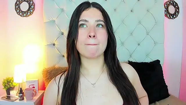 Snapshot of ValeryLovee chatting on December 23, 9:27 am ValeryLovee online show from December 23, 9:27 am