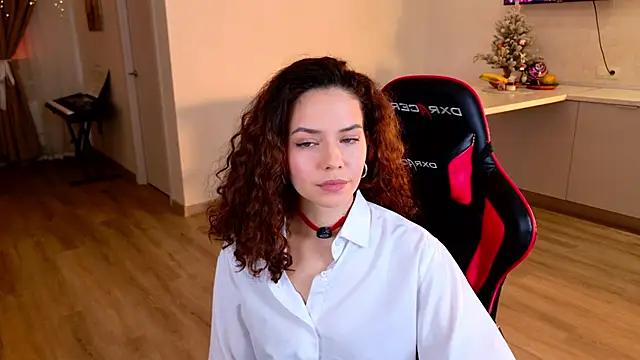 Snapshot of AngellaRoss chatting on December 5, 6:37 pm AngellaRoss online show from December 5, 6:37 pm