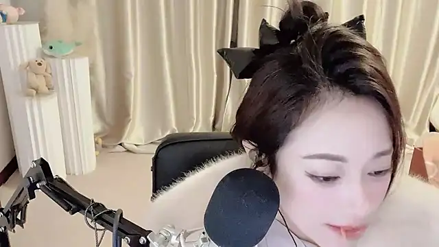 Daisy-77 online show from January 3, 8:22 pm