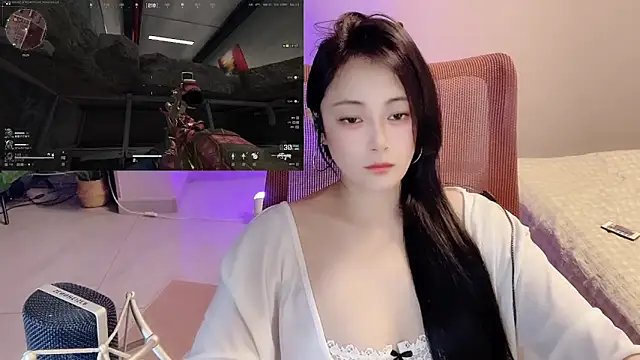 Snapshot of Daisy-77 chatting on April 13, 1:05 pm Daisy-77 online show from April 13, 1:05 pm