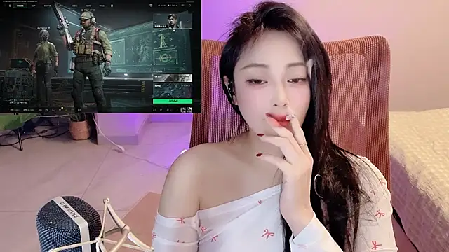 Snapshot of Daisy-77 chatting on April 18, 1:15 pm Daisy-77 online show from April 18, 1:15 pm
