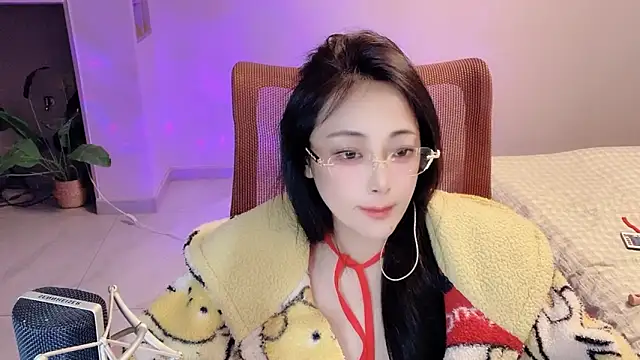 Snapshot of Daisy-77 chatting on April 19, 6:10 pm Daisy-77 online show from April 19, 6:10 pm