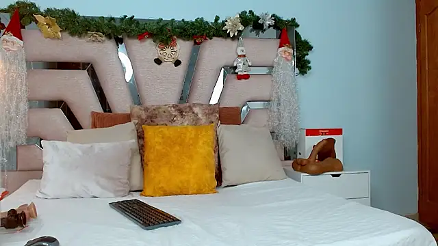 cintia hills online show from December 18, 4:31 am