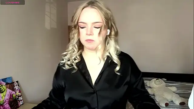 ZaraCreedon online show from March 30, 7:42 am