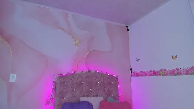 Daisy  rose online show from January 5, 3:00 am