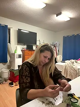 Hotslut187 online show from January 18, 3:10 am