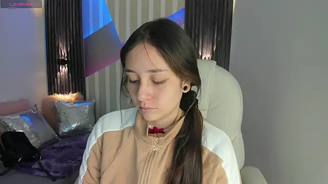 emily layton online show from December 31, 10:04 am