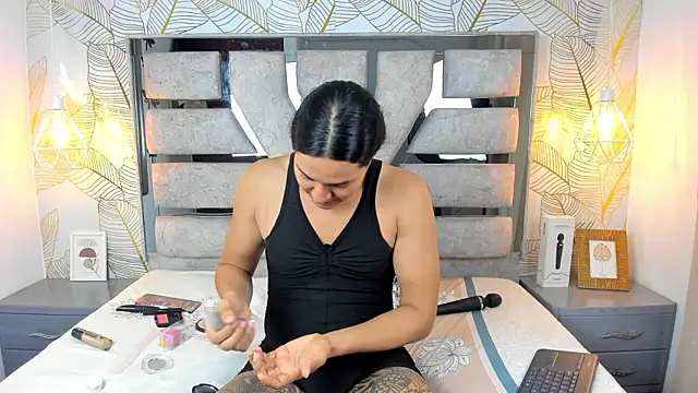 Snapshot of Alison_Chan_ chatting on February 14, 2:25 pm Alison Chan online show from February 14, 2:25 pm