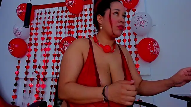 alondrabigtits online show from February 13, 12:54 pm