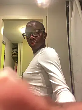 Snapshot of pupine35 chatting on February 6, 12:08 pm pupine35 online show from February 6, 12:08 pm