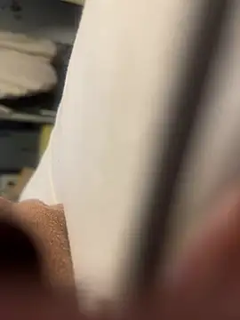 Snapshot of pupine35 chatting on February 13, 2:57 pm pupine35 online show from February 13, 2:57 pm