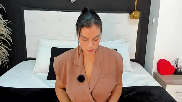 Ada Monroe10 online show from July 30, 1:32 pm