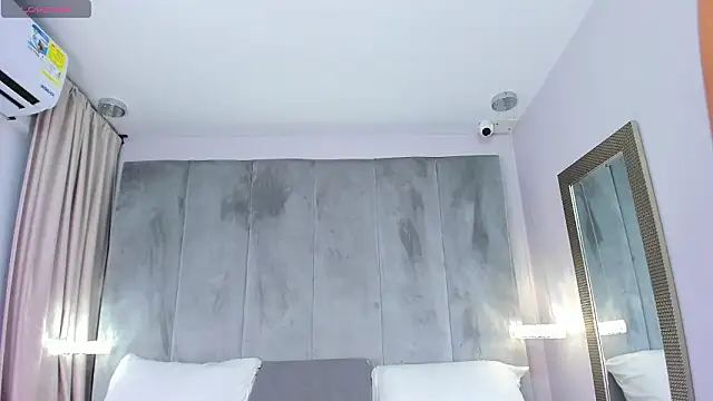 tifanyhills  online show from February 3, 8:14 pm