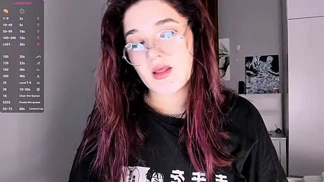 Snapshot of July_Slowdive chatting on December 24, 1:28 pm July Slowdive online show from December 24, 1:28 pm