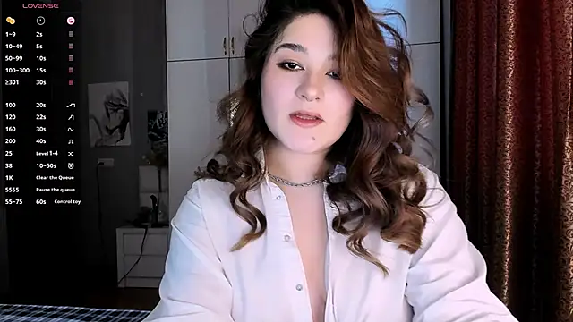 Snapshot of July_Slowdive chatting on March 13, 11:08 am July Slowdive online show from March 13, 11:08 am