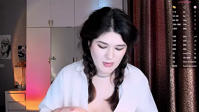 Snapshot of July_Slowdive chatting on March 21, 10:39 am July Slowdive online show from March 21, 10:39 am