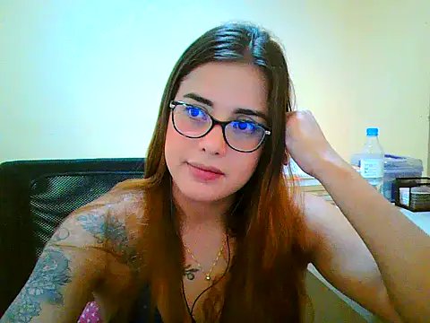 Snapshot of maliamiller chatting on February 13, 7:59 am maliamiller online show from February 13, 7:59 am