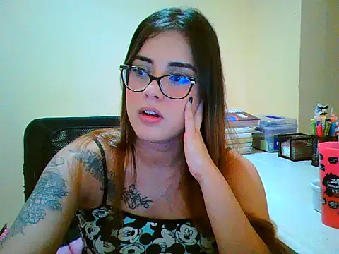 Snapshot of maliamiller chatting on February 20, 10:05 am maliamiller online show from February 20, 10:05 am