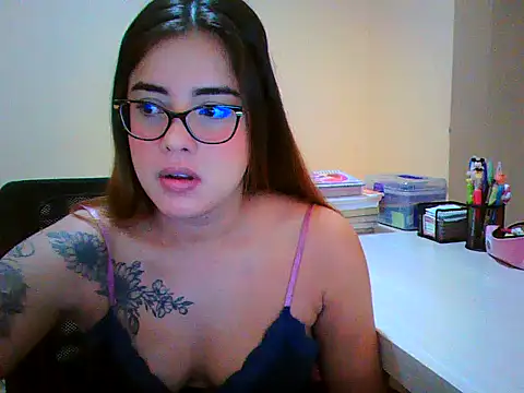 Snapshot of maliamiller chatting on February 28, 8:26 am maliamiller online show from February 28, 8:26 am