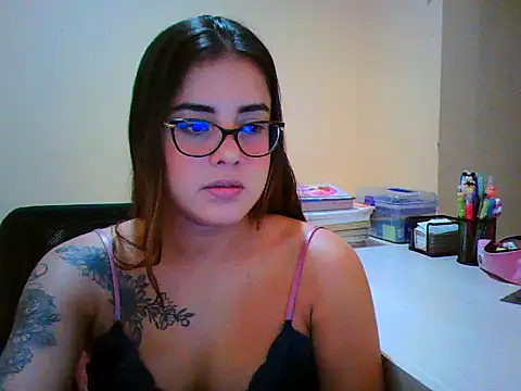 Snapshot of maliamiller chatting on March 1, 6:15 am maliamiller online show from March 1, 6:15 am