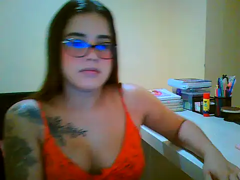 Snapshot of maliamiller chatting on March 7, 3:31 pm maliamiller online show from March 7, 3:31 pm