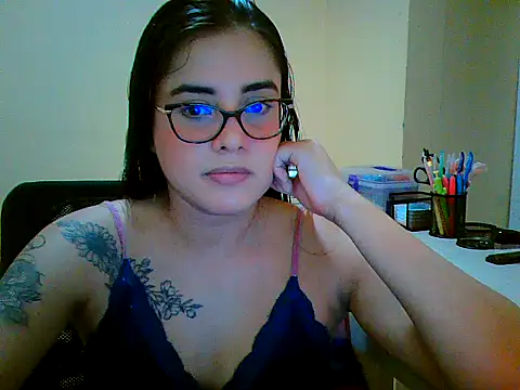 Snapshot of maliamiller chatting on March 21, 8:52 am maliamiller online show from March 21, 8:52 am