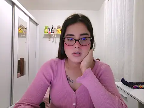 maliamiller online show from May 24, 8:47 pm