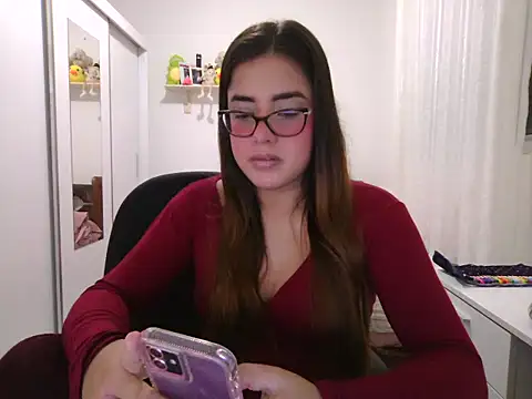 maliamiller online show from May 26, 11:23 pm