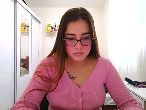 maliamiller online show from May 28, 7:55 pm