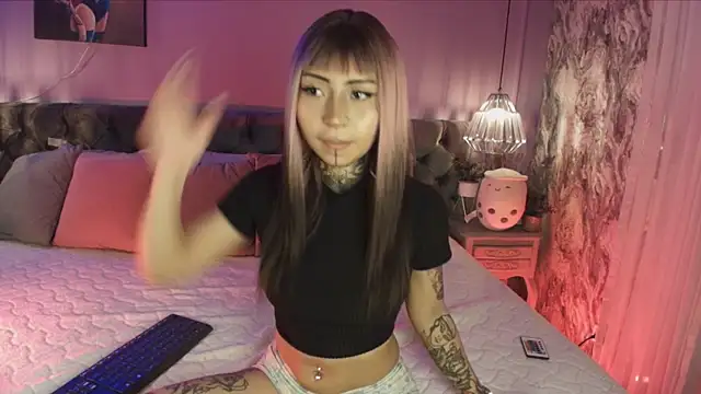 Evangeline bell online show from November 18, 8:13 pm