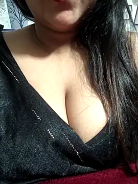 Jeenat  online show from January 20, 9:22 pm