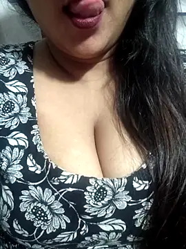 Jeenat  online show from February 9, 9:49 pm