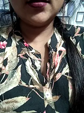 Jeenat  online show from February 15, 6:23 pm