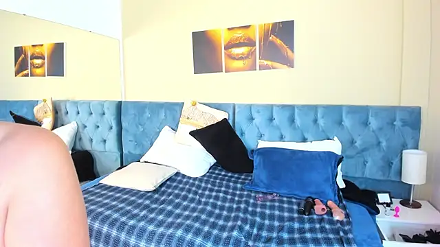 Sam and molly  online show from December 1, 10:43 pm