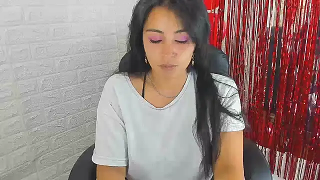 Snapshot of Aisha_09 chatting on December 25, 4:32 pm Aisha 09 online show from December 25, 4:32 pm
