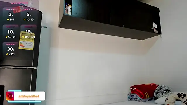 Snapshot of _ashleymiller chatting on November 6, 7:15 pm ashleymiller online show from November 6, 7:15 pm