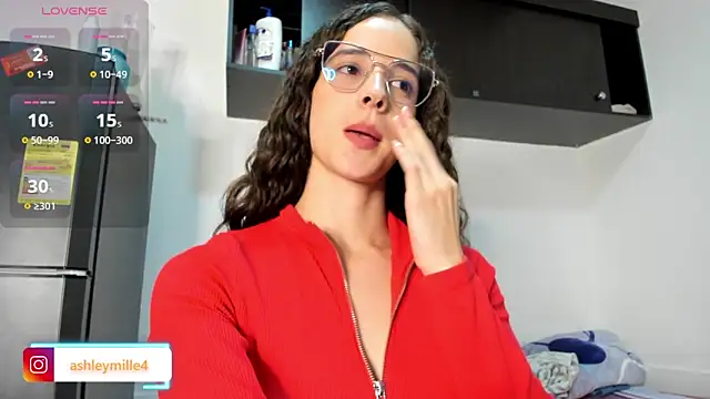 Snapshot of _ashleymiller chatting on November 24, 7:13 pm ashleymiller online show from November 24, 7:13 pm