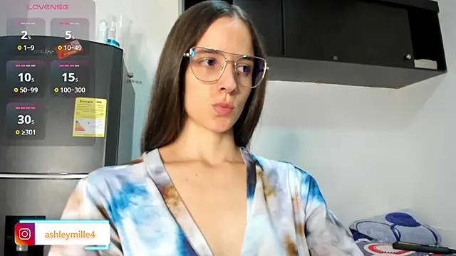 Snapshot of _ashleymiller chatting on November 28, 7:05 pm ashleymiller online show from November 28, 7:05 pm