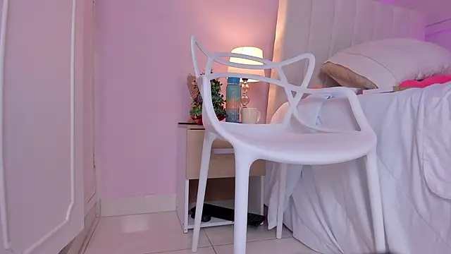 Snapshot of _bianca_18 chatting on December 4, 2:59 pm bianca 18 online show from December 4, 2:59 pm