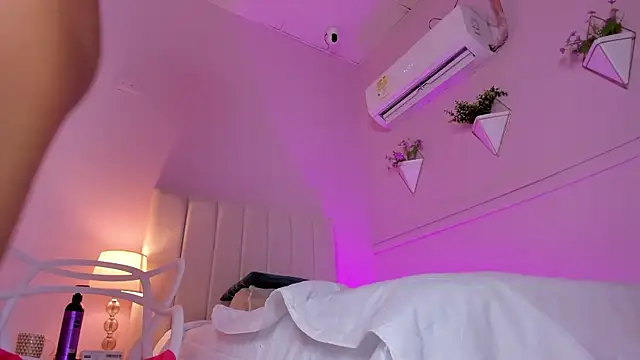 Snapshot of _bianca_18 chatting on January 17, 5:41 pm bianca 18 online show from January 17, 5:41 pm