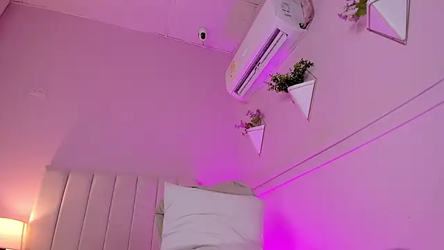 Snapshot of _bianca_18 chatting on January 28, 5:56 pm bianca 18 online show from January 28, 5:56 pm