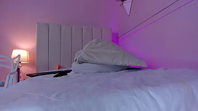 Snapshot of _bianca_18 chatting on February 8, 5:39 pm bianca 18 online show from February 8, 5:39 pm