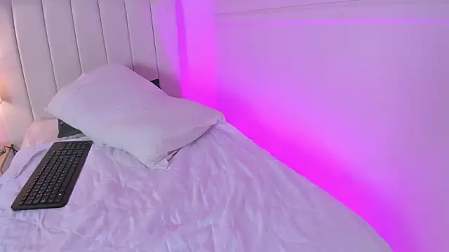 Snapshot of _bianca_18 chatting on March 6, 5:54 pm bianca 18 online show from March 6, 5:54 pm