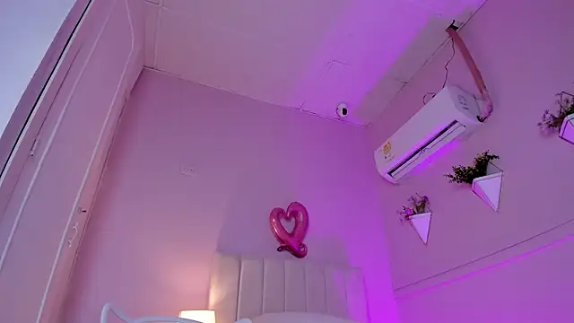 Snapshot of _bianca_18 chatting on March 9, 3:16 pm bianca 18 online show from March 9, 3:16 pm