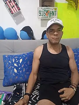 latinmartin73 online show from October 8, 10:51 pm