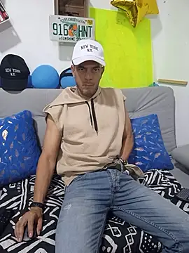 latinmartin73 online show from October 9, 11:47 pm