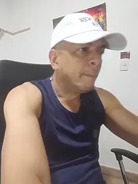 latinmartin73 online show from November 18, 8:02 pm